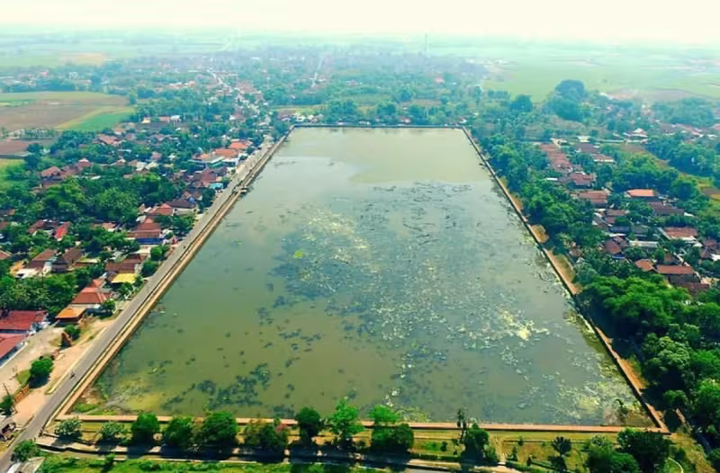 The Segaran pool, dating back to the 14th century